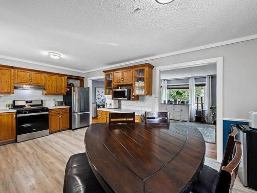 254 Viking Drive, Kamloops, BC - Indoor Photo Showing Kitchen