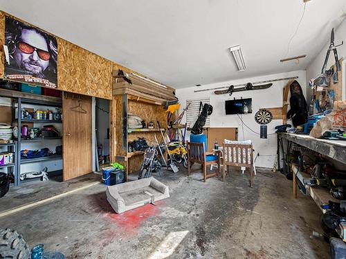 254 Viking Drive, Kamloops, BC - Indoor Photo Showing Garage