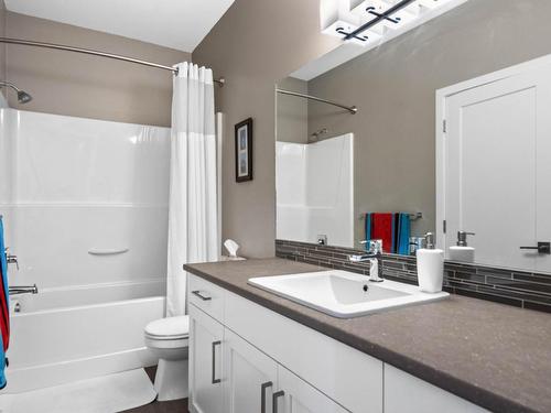 2-460 Azure Place, Kamloops, BC - Indoor Photo Showing Bathroom