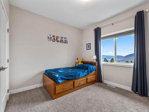 2-460 Azure Place, Kamloops, BC - Indoor Photo Showing Bedroom