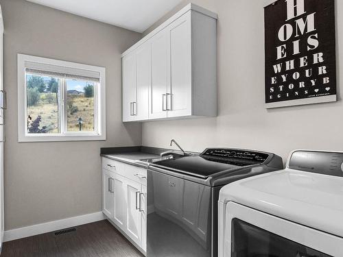 2-460 Azure Place, Kamloops, BC - Indoor Photo Showing Laundry Room