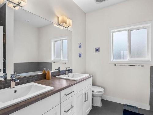 2-460 Azure Place, Kamloops, BC - Indoor Photo Showing Bathroom