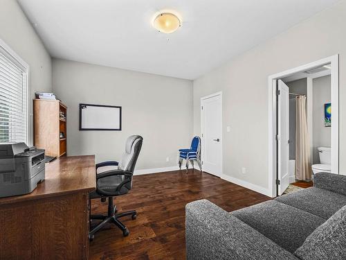 2-460 Azure Place, Kamloops, BC - Indoor Photo Showing Office