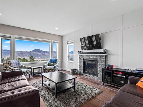 2-460 Azure Place, Kamloops, BC - Indoor Photo Showing Living Room With Fireplace