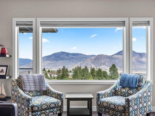 2-460 Azure Place, Kamloops, BC - Indoor Photo Showing Living Room