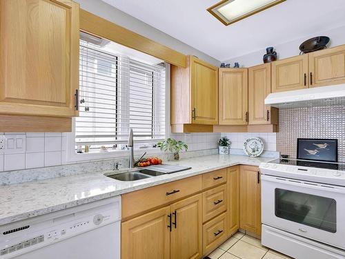 1200 13Th Street, Kamloops, BC - Indoor Photo Showing Kitchen With Double Sink