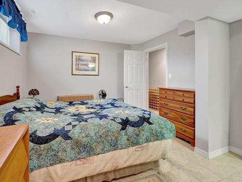 1200 13Th Street, Kamloops, BC - Indoor Photo Showing Bedroom