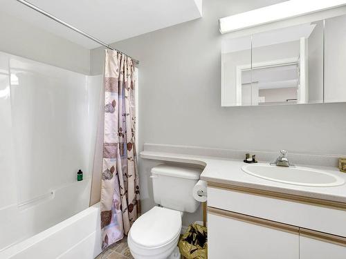 1200 13Th Street, Kamloops, BC - Indoor Photo Showing Bathroom