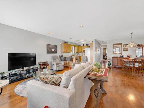 1200 13Th Street, Kamloops, BC - Indoor Photo Showing Living Room