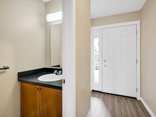 21-2050 Qu'Appelle Blvd, Kamloops, BC - Indoor Photo Showing Bathroom