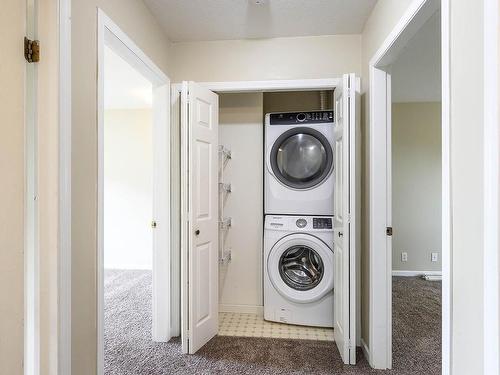 21-2050 Qu'Appelle Blvd, Kamloops, BC - Indoor Photo Showing Laundry Room