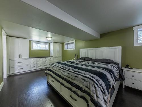 5587 Dallas Drive, Kamloops, BC - Indoor Photo Showing Bedroom