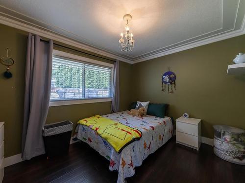 5587 Dallas Drive, Kamloops, BC - Indoor Photo Showing Bedroom