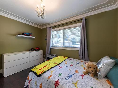 5587 Dallas Drive, Kamloops, BC - Indoor Photo Showing Bedroom