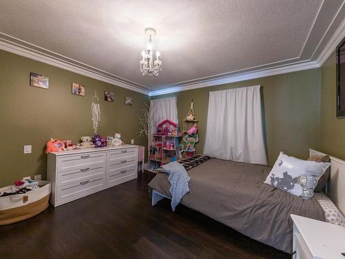 5587 Dallas Drive, Kamloops, BC - Indoor Photo Showing Bedroom