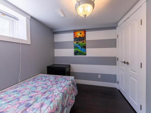 5587 Dallas Drive, Kamloops, BC - Indoor Photo Showing Bedroom