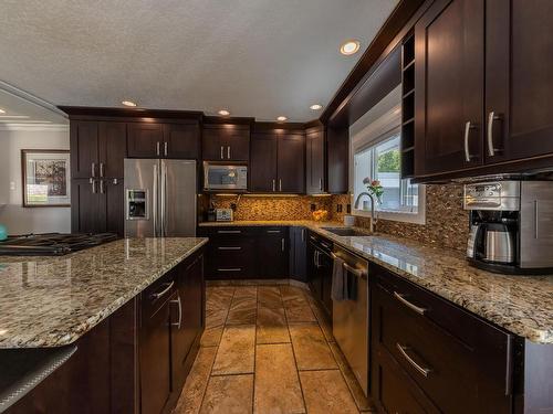 5587 Dallas Drive, Kamloops, BC - Indoor Photo Showing Kitchen With Stainless Steel Kitchen With Upgraded Kitchen