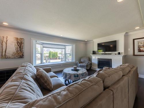 5587 Dallas Drive, Kamloops, BC - Indoor Photo Showing Living Room With Fireplace