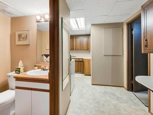 5-1555 Summit Drive, Kamloops, BC - Indoor Photo Showing Bathroom