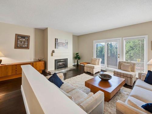 5-1555 Summit Drive, Kamloops, BC - Indoor Photo Showing Living Room With Fireplace