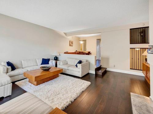 5-1555 Summit Drive, Kamloops, BC - Indoor Photo Showing Living Room