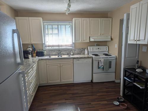 316 Aspen Drive, Chase, BC - Indoor Photo Showing Kitchen With Double Sink