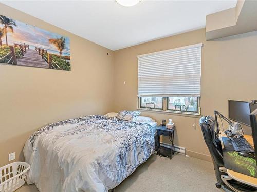 318-1620 Mckenzie Ave, Saanich, BC - Indoor Photo Showing Bedroom