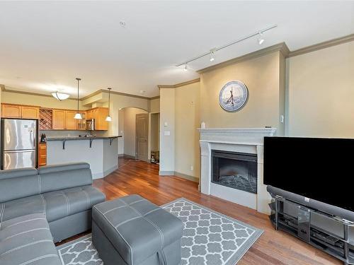 318-1620 Mckenzie Ave, Saanich, BC - Indoor Photo Showing Living Room With Fireplace