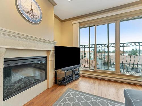 318-1620 Mckenzie Ave, Saanich, BC - Indoor With Fireplace