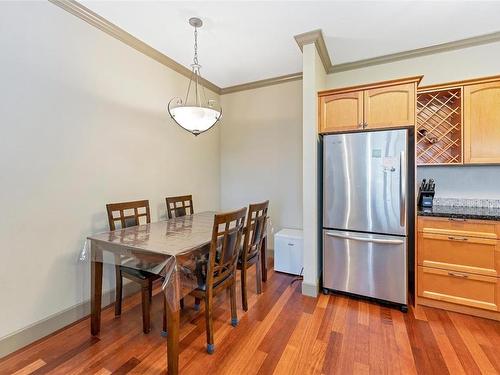 318-1620 Mckenzie Ave, Saanich, BC - Indoor Photo Showing Dining Room