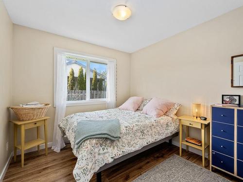 3323A Seventh St, Cumberland, BC - Indoor Photo Showing Bedroom