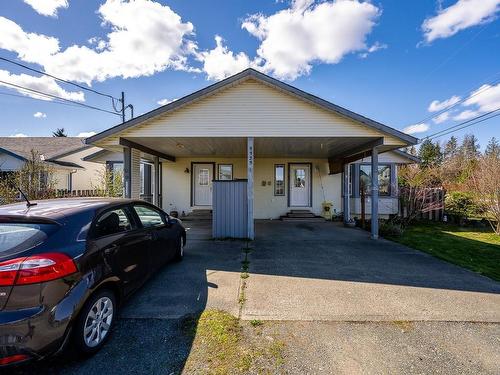 3323A Seventh St, Cumberland, BC - Outdoor