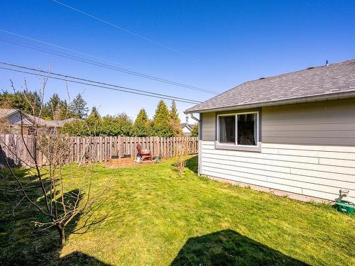 3323A Seventh St, Cumberland, BC - Outdoor