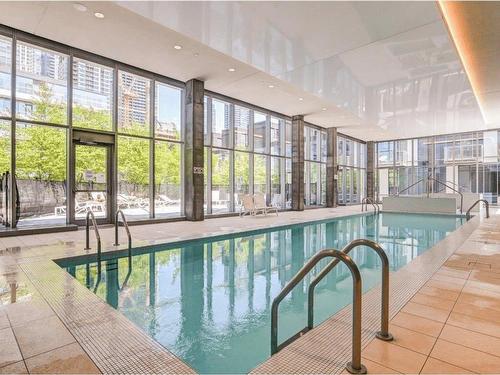 Piscine - 1802-1400 Boul. René-Lévesque O., Montréal (Ville-Marie), QC - Indoor Photo Showing Other Room With In Ground Pool