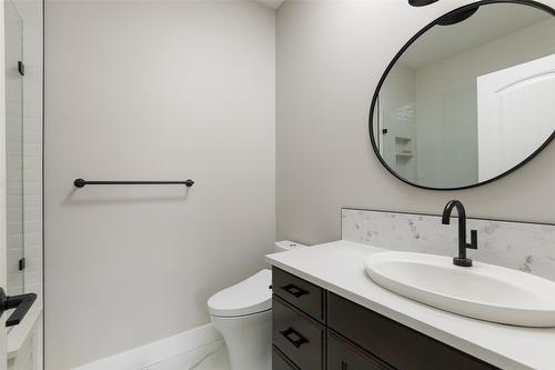 5330 Ptarmigan Street, Kelowna, BC - Indoor Photo Showing Bathroom