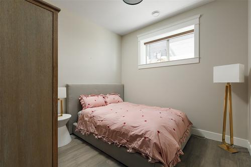 5330 Ptarmigan Street, Kelowna, BC - Indoor Photo Showing Bedroom