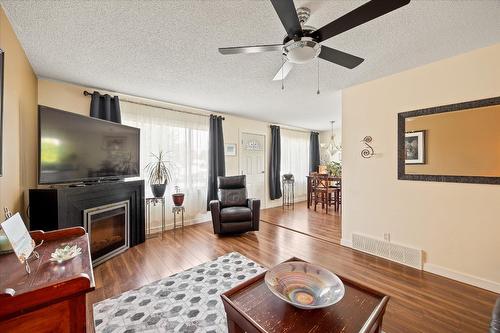 357 Holbrook Road, Kelowna, BC - Indoor Photo Showing Living Room With Fireplace