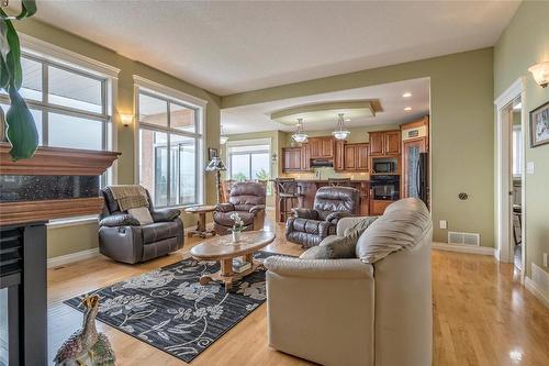 664 Mt York Drive, Coldstream, BC - Indoor Photo Showing Living Room