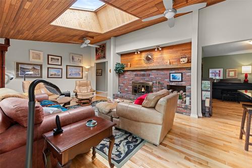 2132 Ryan Road, Penticton, BC - Indoor Photo Showing Living Room With Fireplace