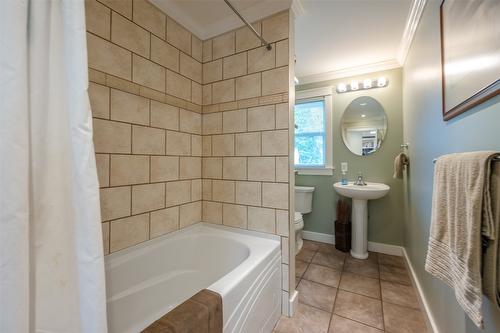 5545 Sawmill Road, Oliver, BC - Indoor Photo Showing Bathroom