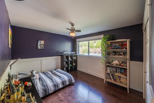 5545 Sawmill Road, Oliver, BC - Indoor Photo Showing Bedroom