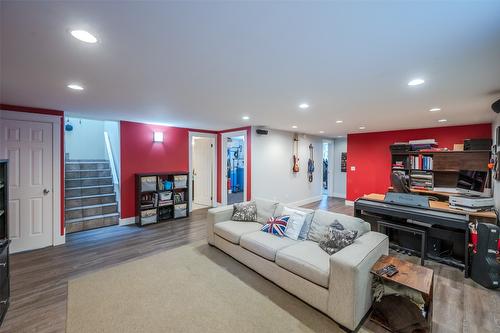 5545 Sawmill Road, Oliver, BC - Indoor Photo Showing Living Room