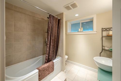 5545 Sawmill Road, Oliver, BC - Indoor Photo Showing Bathroom