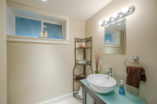 5545 Sawmill Road, Oliver, BC - Indoor Photo Showing Bathroom