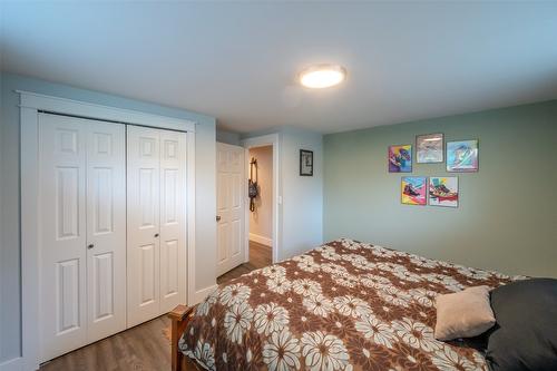 5545 Sawmill Road, Oliver, BC - Indoor Photo Showing Bedroom