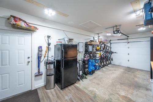 5545 Sawmill Road, Oliver, BC - Indoor Photo Showing Garage