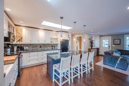 5545 Sawmill Road, Oliver, BC - Indoor Photo Showing Kitchen With Upgraded Kitchen