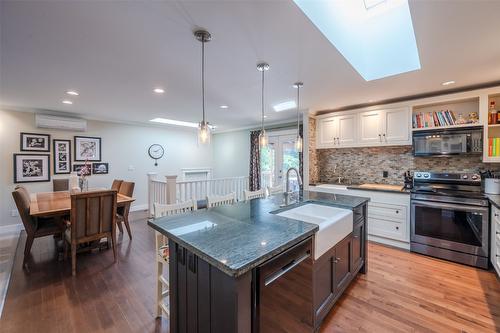 5545 Sawmill Road, Oliver, BC - Indoor Photo Showing Kitchen