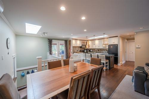 5545 Sawmill Road, Oliver, BC - Indoor Photo Showing Dining Room