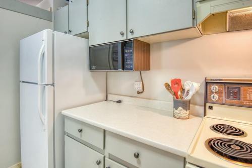 105-1191 Apex Mountain Road, Penticton, BC - Indoor Photo Showing Kitchen